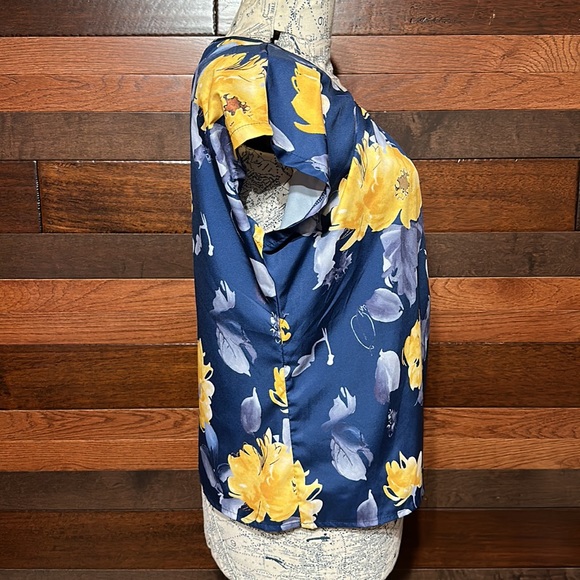 No Brand Tag Scoop Neck Short Sleeve Blue and Yellow Floral Blouse - Picture 7 of 16